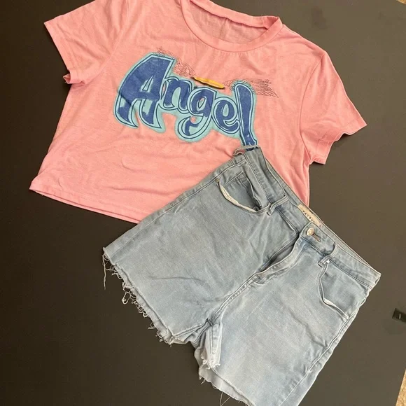PacSun light blue Jean shorts with a pink Shein T-shirt bundle set - Picture 2 of 8